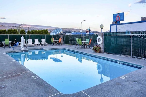 Foto van 1 Kingbed | NSMK - Vakantiehuis in Wenatchee - Pool