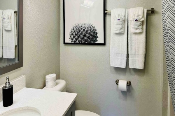 Foto van 1 tweepersoonsbed (queensize) | Slaapbank - Vakantiehuis in Sierra Vista - BathRoom