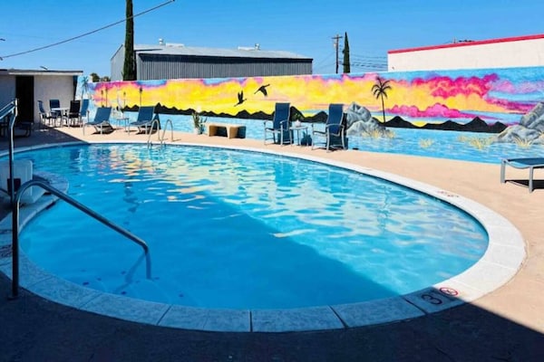 Foto van 1 tweepersoonsbed (queensize) | Slaapbank - Vakantiehuis in Sierra Vista - Pool