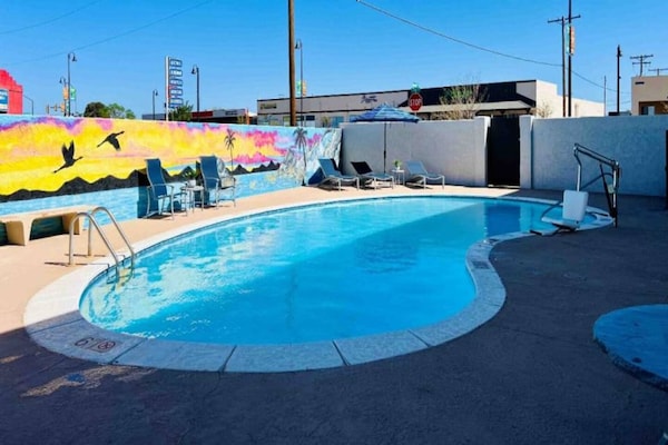 Foto van 1 tweepersoonsbed (queensize) | Slaapbank - Vakantiehuis in Sierra Vista - Pool