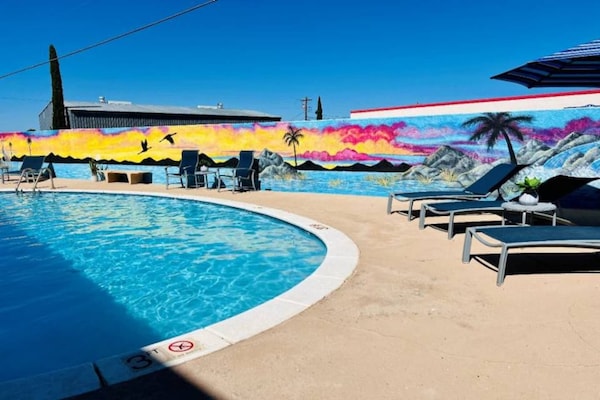 Foto van 1 kingsize bed | Rookvrij, Keuken - Vakantiehuis in Sierra Vista - Pool