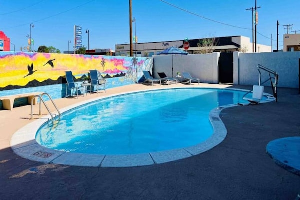 Foto van 1 kingsize bed | Rookvrij, Keuken - Vakantiehuis in Sierra Vista - Pool