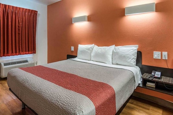 Foto van 1 kingsize bed | Rookvrij - Vakantiehuis in Texarkana TX - BedRoom