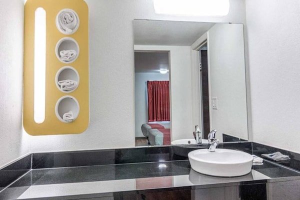 Foto van 1 kingsize bed | Rookvrij - Vakantiehuis in Texarkana TX - BathRoom