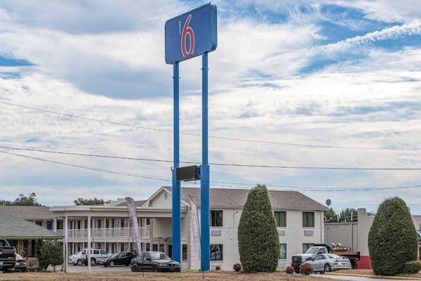 Foto van 1 kingsize bed | Rookvrij - Vakantiehuis in Texarkana TX - ExteriorSummer