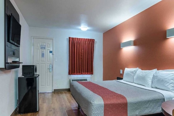 Foto van 1 kingsize bed | Rookvrij - Vakantiehuis in Texarkana TX - BedRoom