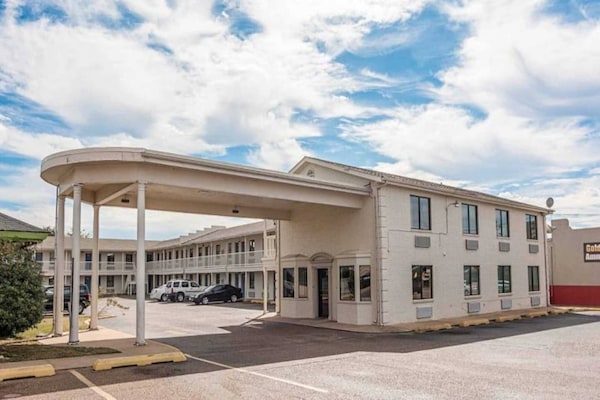 Foto van 1 kingsize bed | Roken toegestaan - Vakantiehuis in Texarkana TX - ExteriorSummer