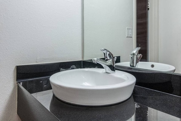 Foto van 1 kingsize bed | Roken toegestaan - Vakantiehuis in Texarkana TX - Facilities