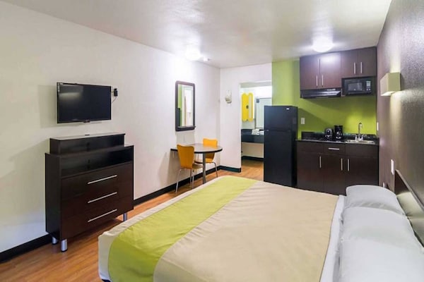 Foto van 1 kingsize bed | Rookvrij, Keuken - Vakantiehuis in Tyler TX - BedRoom