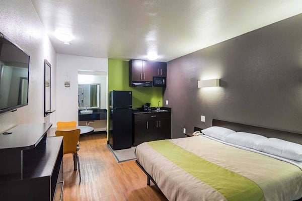 Foto van 1 kingsize bed | Rookvrij, Keuken - Vakantiehuis in Tyler TX - BedRoom