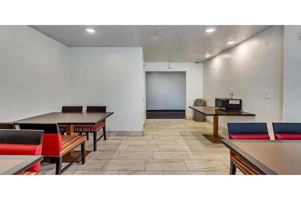 Foto van 1 tweepersoonsbed (Queensize) | Gehoorvrie - Vakantiehuis in Ogden - DiningRoom