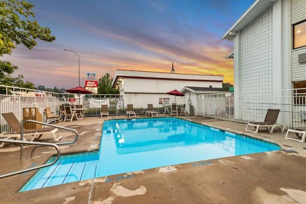 Foto van 1 tweepersoonsbed | Niet-roken, koelkast - Vakantiehuis in Ogden - Pool
