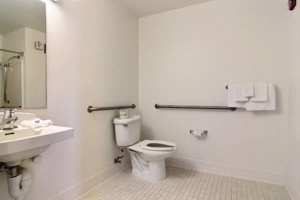 Foto van 1 kingsize bed | Micfridge - Vakantiehuis in Albuquerque NM - Facilities