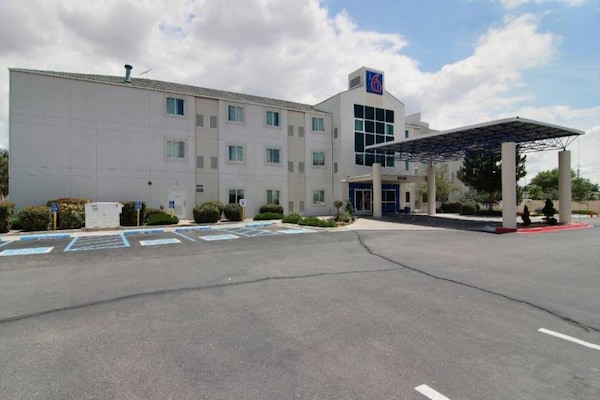 Foto van 1 kingsize bed | Micfridge - Vakantiehuis in Albuquerque NM - ExteriorSummer