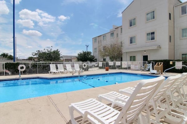Foto van 1 tweepersoonsbed | Rookvrij - Vakantiehuis in Albuquerque NM - Pool