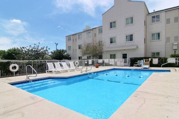 Foto van 1 tweepersoonsbed | Rookvrij - Vakantiehuis in Albuquerque NM - Pool