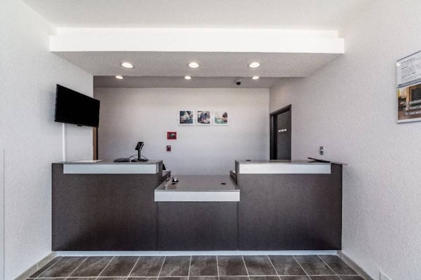 Foto van 1 kingsize bed | Badkuip met mobiele toegang | Keuken - FloorPlan