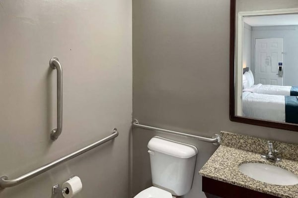 Foto van 1 kingsize bed | Rookvrij, koelkast - Vakantiehuis in West Columbia - BathRoom
