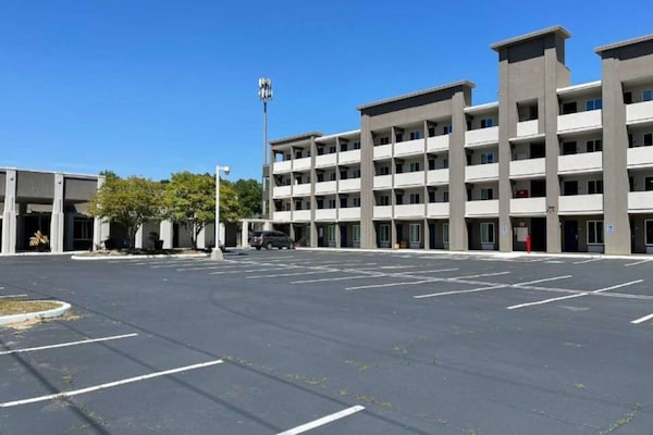 Foto van 2 bedden|Toegang|Bad|Nsmk|Micfridg - Vakantiehuis in West Columbia - ExteriorSummer