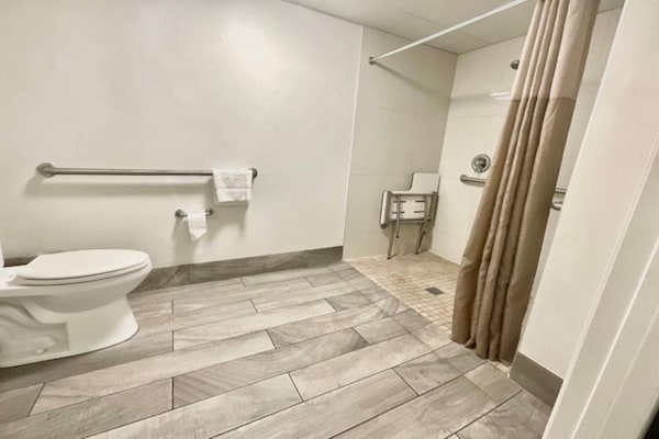 Foto van 1 kingsize bed | Roken toegestaan | Keuken - Vakantiehuis in Columbus GA - Facilities
