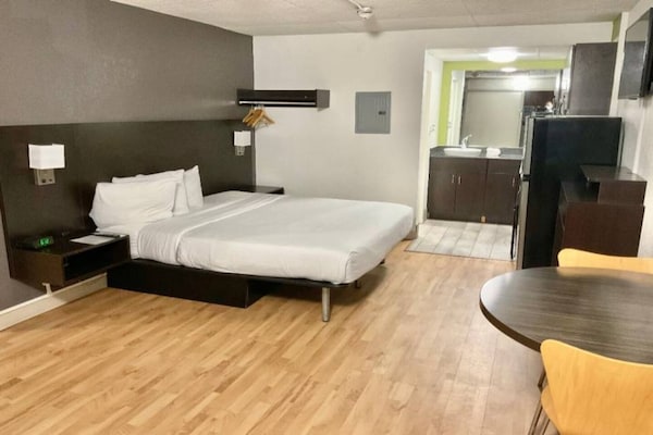 Foto van 1 kingsize bed | Roken toegestaan | Keuken - Vakantiehuis in Columbus GA - Facilities