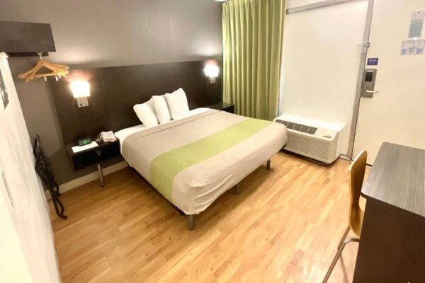 Foto van 1 kingsize bed | Roken toegestaan | Keuken - Vakantiehuis in Columbus GA - Facilities