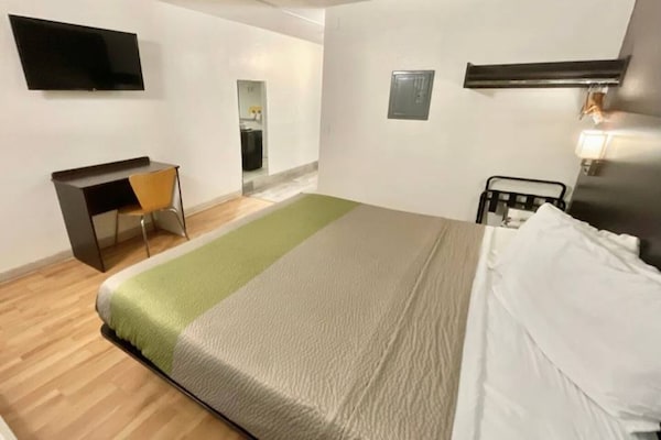 Foto van 1 kingsize bed | Roken toegestaan | Keuken - Vakantiehuis in Columbus GA - Facilities