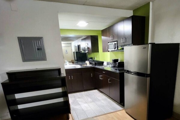 Foto van 1 kingsize bed | Roken toegestaan | Keuken - Vakantiehuis in Columbus GA - Facilities