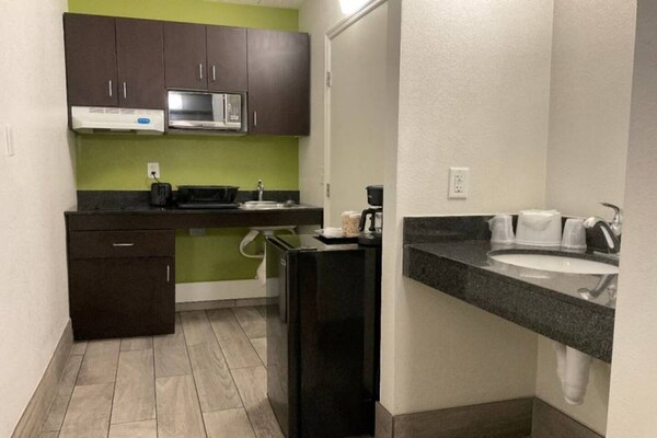 Foto van 1 kingsize bed | Roken toegestaan | Keuken - Vakantiehuis in Columbus GA - Facilities