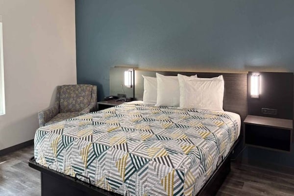 Foto van 1 kingsize bed | Rookvrij, Keuken - Vakantiehuis in Dallas - BedRoom
