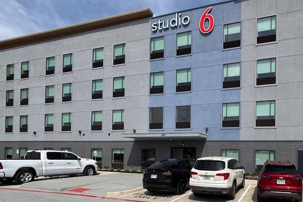 Foto van 1 kingsize bed | Rookvrij, Keuken - Vakantiehuis in Dallas - ExteriorSummer