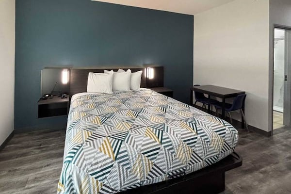 Foto van 1 kingsize bed | Rookvrij, Keuken - Vakantiehuis in Dallas - BedRoom