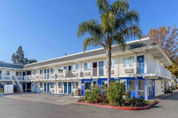 Foto van 1 tweepersoonsbed | Roken toegestaan, Keuken - Vakantiehuis in Hayward - ExteriorSummer