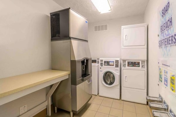 Foto van 1 tweepersoonsbed | Mobiliteit | Douche | Keuken - Vakantiehuis in Hayward - Facilities