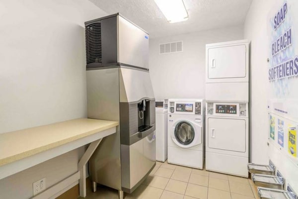 Foto van 1 tweepersoonsbed (queensize) | Gerenoveerd, minikoelkast - Facilities