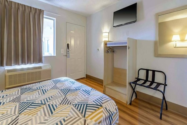 Foto van 1 Queensize Kamer Met Ac - Vakantiehuis in Hayward - BedRoom