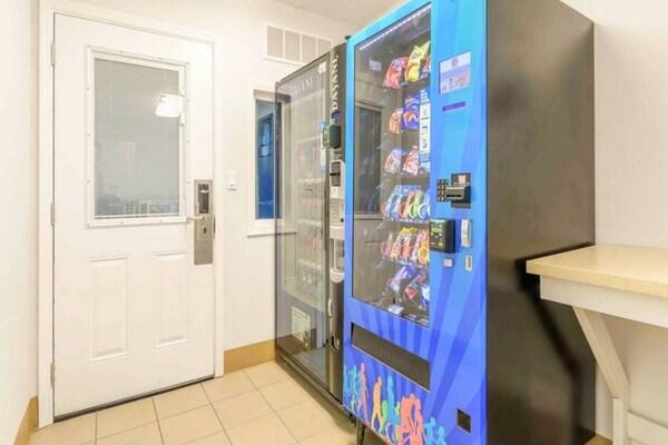 Foto van 1 tweepersoonsbed | Douche (conform ADA/RI-richtlijnen) - FloorPlan