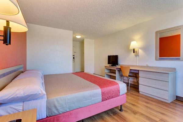 Foto van 1 kingsize bed | Redwood City - Vakantiehuis in Belmont - BedRoom