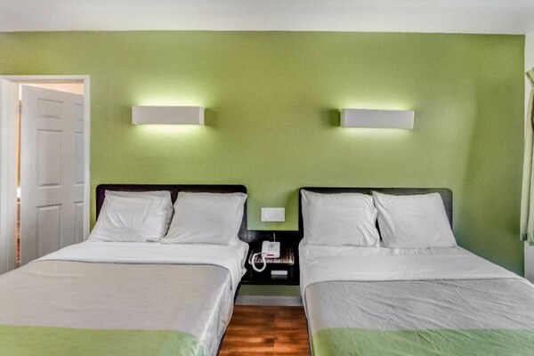 Foto van 1 tweepersoonsbed (queensize) | Niet-roken, koelkast (Micfridge) - BedRoom