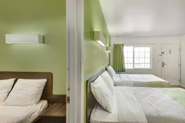 Foto van 1 kingsize bed | Roken toegestaan, koelkast aanwezig - BedRoom
