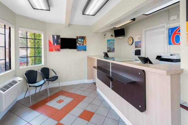 Foto van 1 Queensize Bed | Ns | Micfridge - Vakantiehuis in Merced - FloorPlan