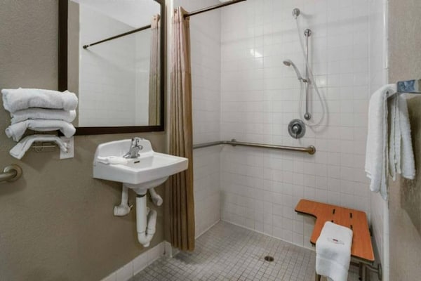 Foto van 1 Queensize Bed | Roken - Vakantiehuis in Merced - BathRoom