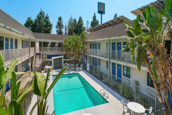 Foto van 1 Queensize Bed | Roken - Vakantiehuis in Merced - Pool