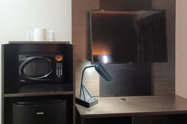 Foto van 1 tweepersoonsbed (Queensize) | Koelkast, rookwaren - Facilities
