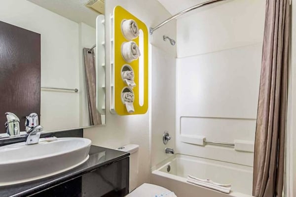 Foto van 1 tweepersoonsbed (queensize) | Rookvrij - Vakantiehuis in Indianapolis IN - BathRoom