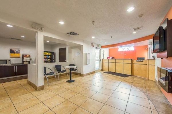 Foto van 1 tweepersoonsbed (queensize) | Rookvrij - Vakantiehuis in Indianapolis IN - FloorPlan