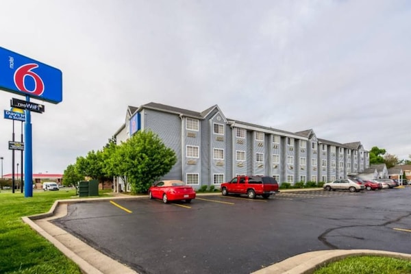 Foto van 1 tweepersoonsbed (queensize) | Rookvrij - Vakantiehuis in Indianapolis IN - ExteriorSummer