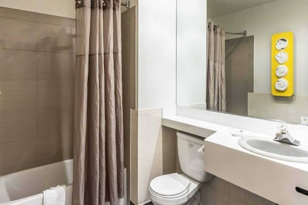 Foto van 1 kingsize bed | Roken toegestaan - Vakantiehuis in ELIZABETH - BathRoom