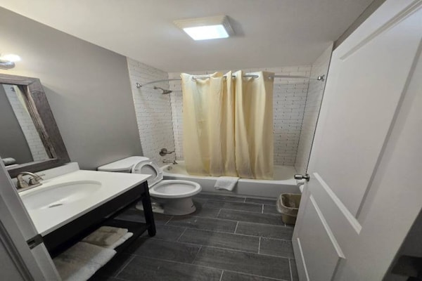 Foto van 1 Kingsize bed | Niet-roken - Vakantiehuis in East Windsor - BedRoom