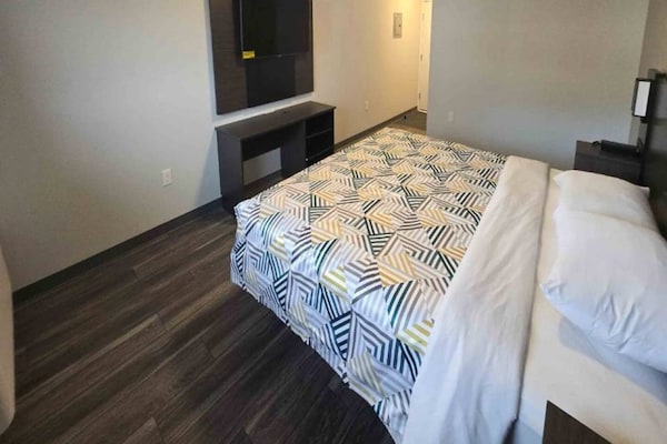 Foto van 1 King Bed | Ns | Bubbelbad - Vakantiehuis in East Windsor - BedRoom